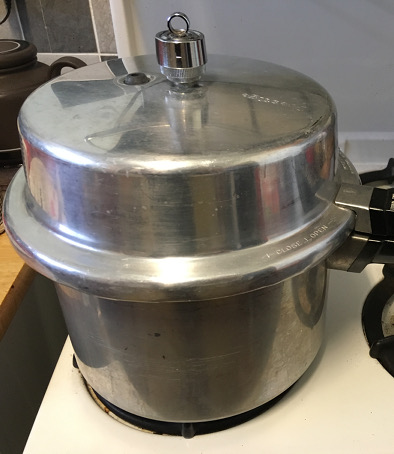 Vintage prestige
        pressure cooker